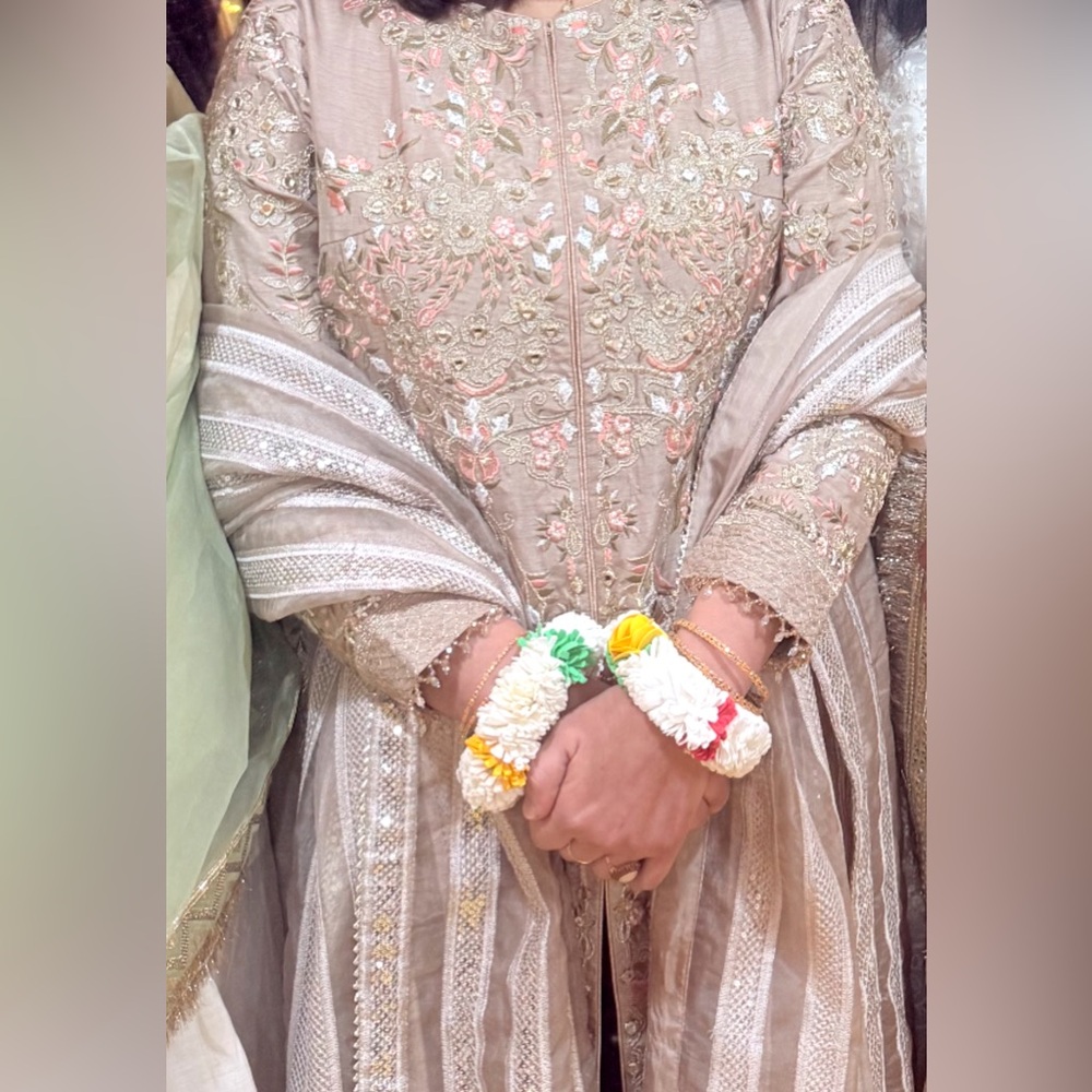 Elegant Embroidered Beige gold Dress Faiza Saqlain - Picture 8 of 12
